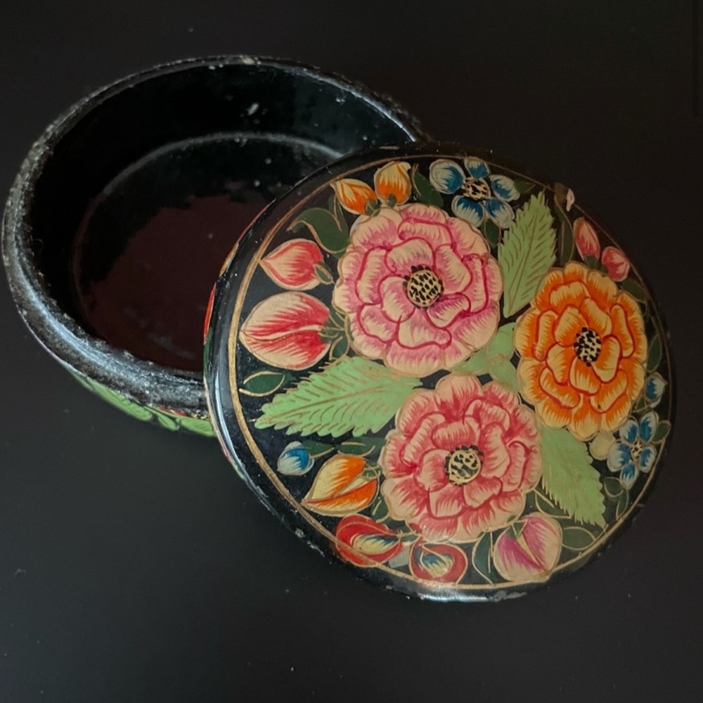 🦚2/$20🦚Hand painted trinket/jewelry floral box